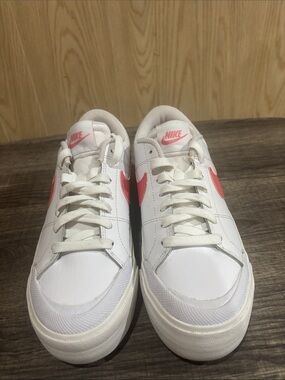 Women’s Nike court legacy wore 1 time excellent condition condition sz7.5